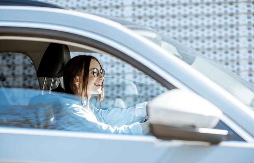 Automobilis, mergina