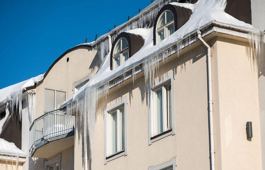 Varvekliai, pastatų priežiūra