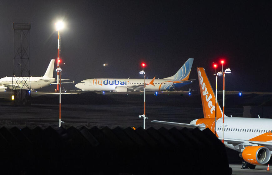 evakuaciniu skrydžiu iš JAE į Lietuvą penktadienį grįš daugiau nei 100 lietuvių