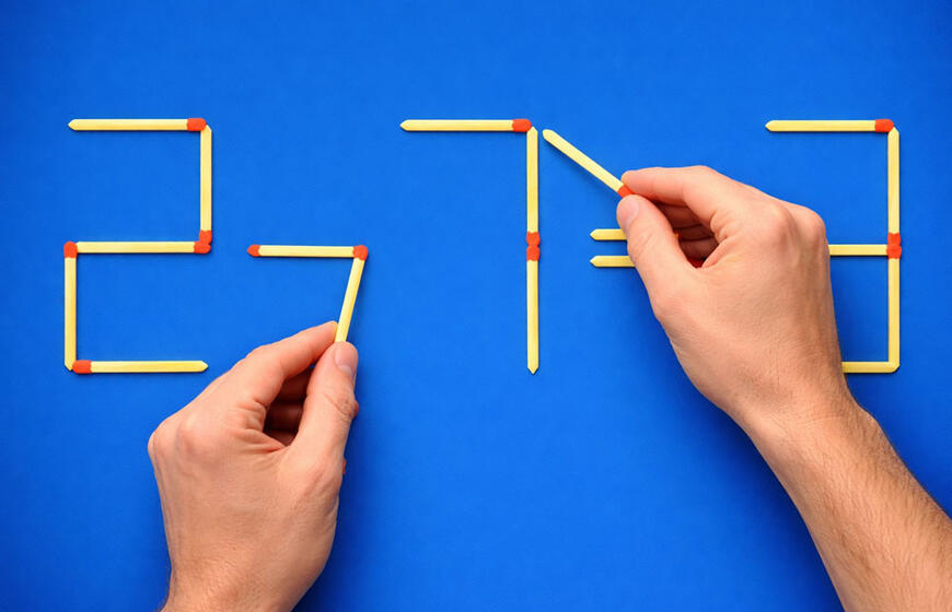 ištaisykite lygtį  „2 – 7 = 3“ pajudinę tik vieną degtuką