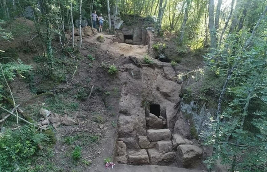 Archeologai atvėrė užantspauduotą 2600 metų senumo kapavietę