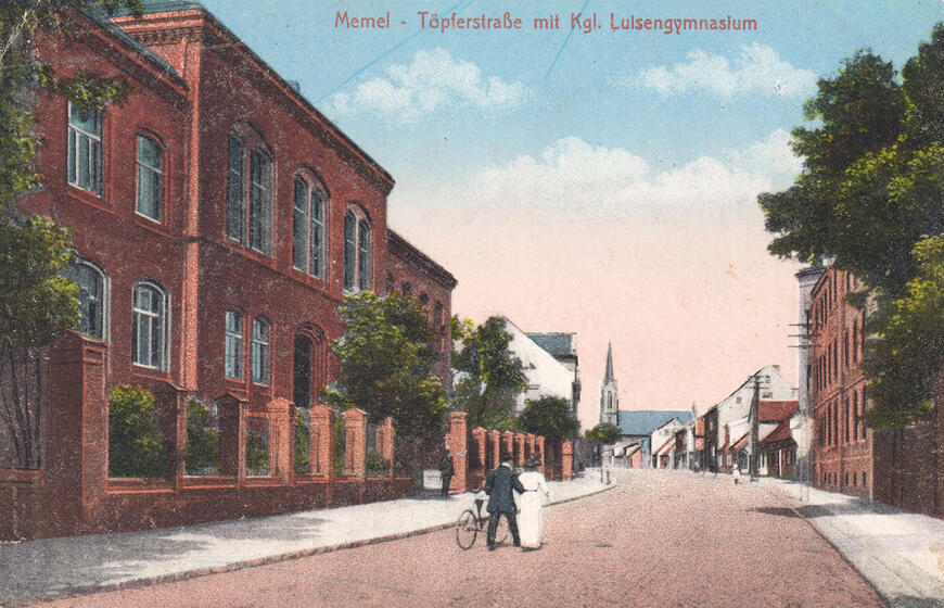 Vienas ryškesnių karalienės Luizės atminimo Klaipėdoje pavyzdžių - jos vardo grąžinimas šiam 1891 m. duris atvėrusiam pastatui, kuriame prieškariu veikė Karališkoji Luizės gimnazija