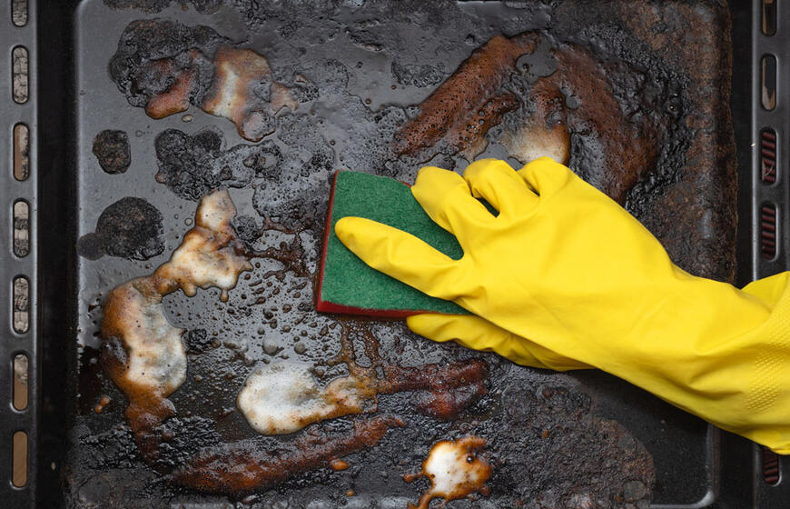 kaip akimirksniu pašalinti riebalus nuo kepimo skardos