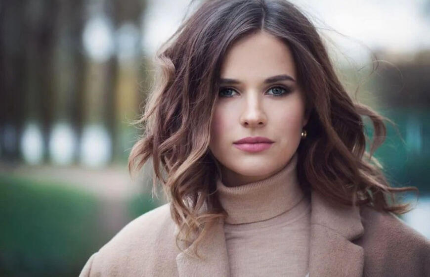 paprastas triukas su plaukais, keičiantis veidą