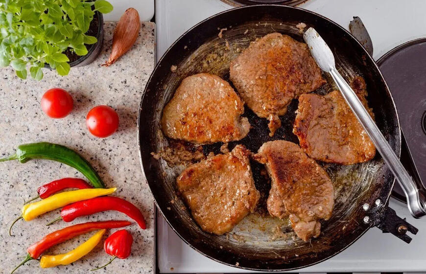 Mėsa daugiau nebeprilips prie keptuvės