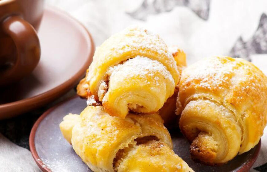 Gardžių naminių ragelių receptas prie arbatos: paruoškite purią tešlą su pienu