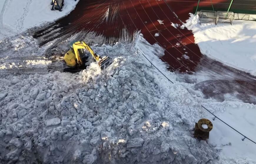 Sniego valymo darbai stadione