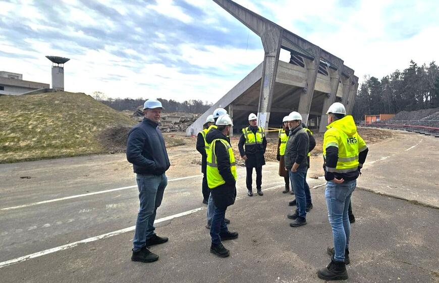 Vasaros estrados statybvietėje