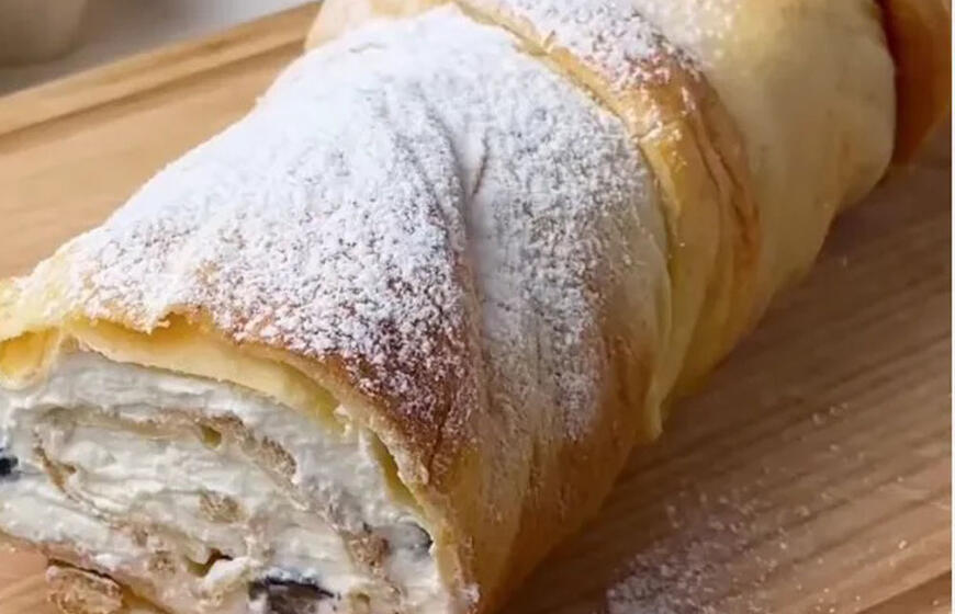 Skoniau už bet kurį tortą: lengvas suomiškas blynas su varškės įdaru ir uogomis