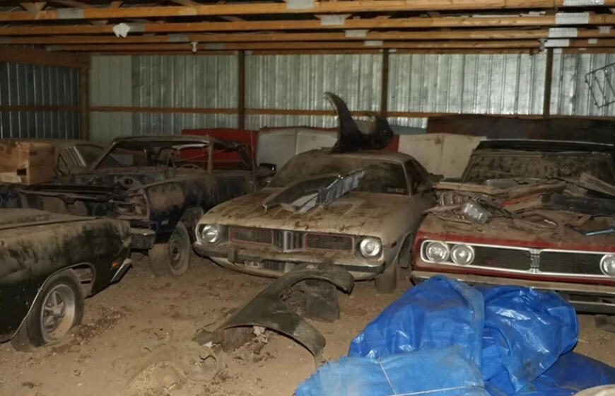 sename ūkiniame pastate aptikta įspūdinga 7-ojo dešimtmečio retro automobilių kolekcija