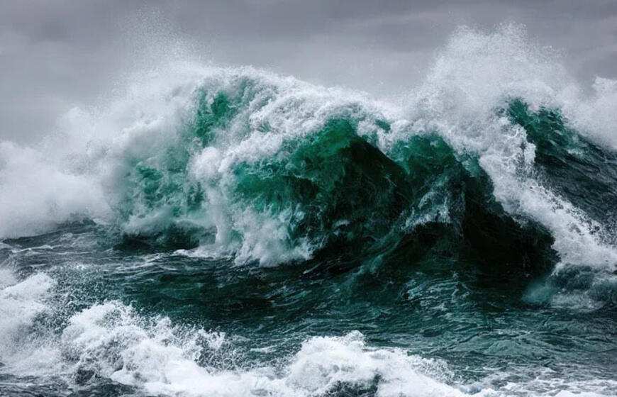 Milžiniška banga užgrius krantą per kelias minutes