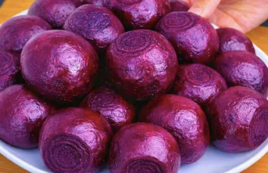 Skanios burokėlių salotos su sūriu ir riešutais