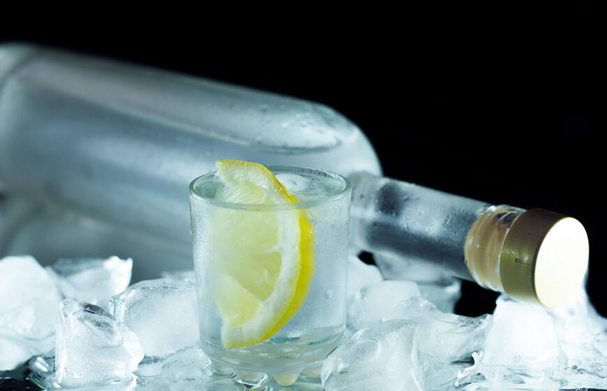 Ne tik kokteiliams: 8 netikėti būdai panaudoti degtinę buityje