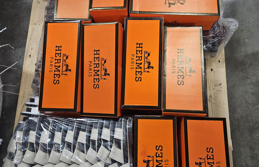 Muitininkai sulaikė iš Šveicarijos į Baltarusiją gabentą klastočių siuntą