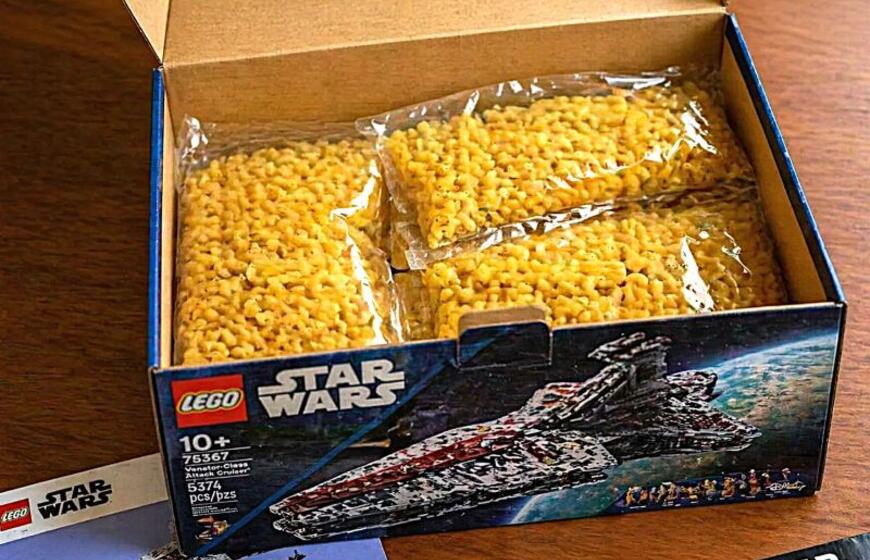 Makaronai Lego dėžėse