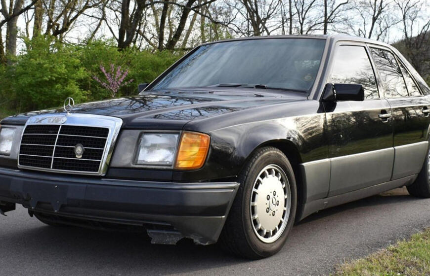 Vokiška kokybė: aukcione parduodamas Mercedes-Benz W124, kurio rida viršija 1,6 mln. km