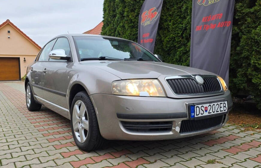 aptiktas „Škoda" flagmanas su beveik 900 tūkst. km rida