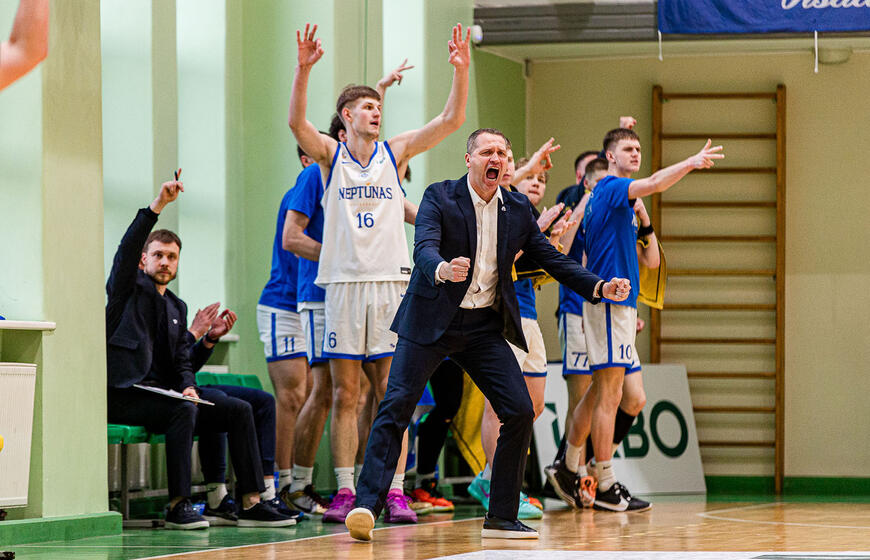 Tomas Gaidamavičius kartu su komandos nariais