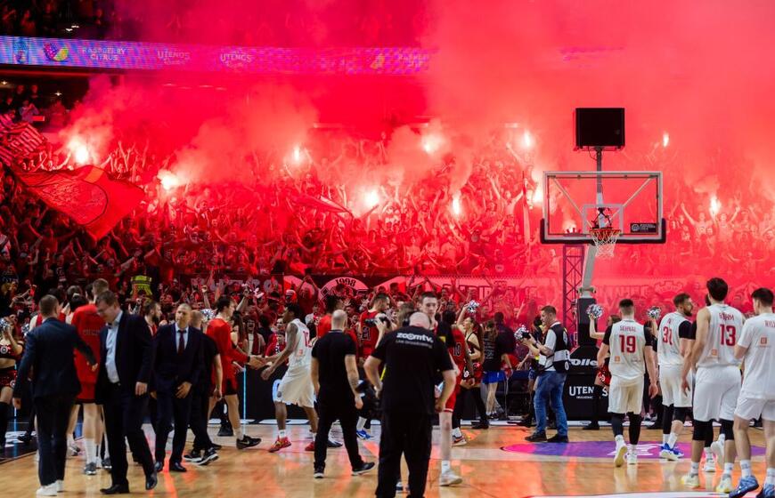 Vilniaus „Ryto“ krepšininkai dėkoja sirgaliams