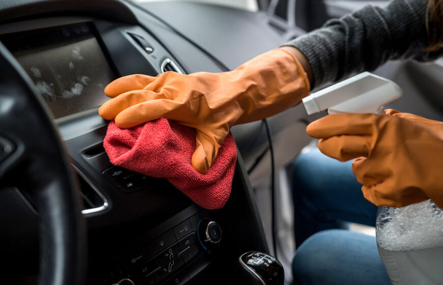 Automobilio salono generinis valymas: praktiški patarimai švarai palaikyti