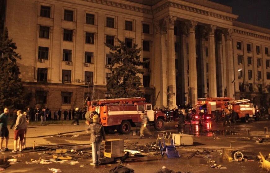 Žmones iš Profesinių sąjungų namų gelbėjo susirėmimų dalyviai