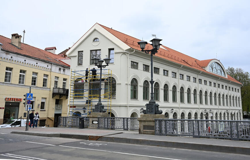 Salamander, pastatas, Biržos tiltas