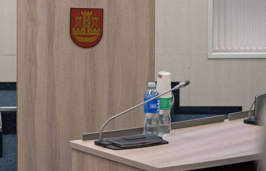 Klaipėdos tarybos posėdžių salė, Klaipėdos herbas