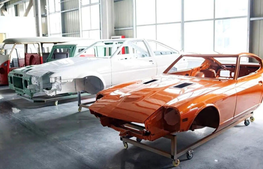 Kinijoje pradėta garsių retro automobilių kėbulų gamyba