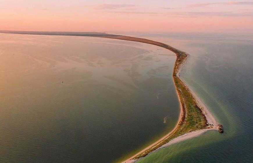 Kinburno nerijoje plazdena Ukrainos vėliava