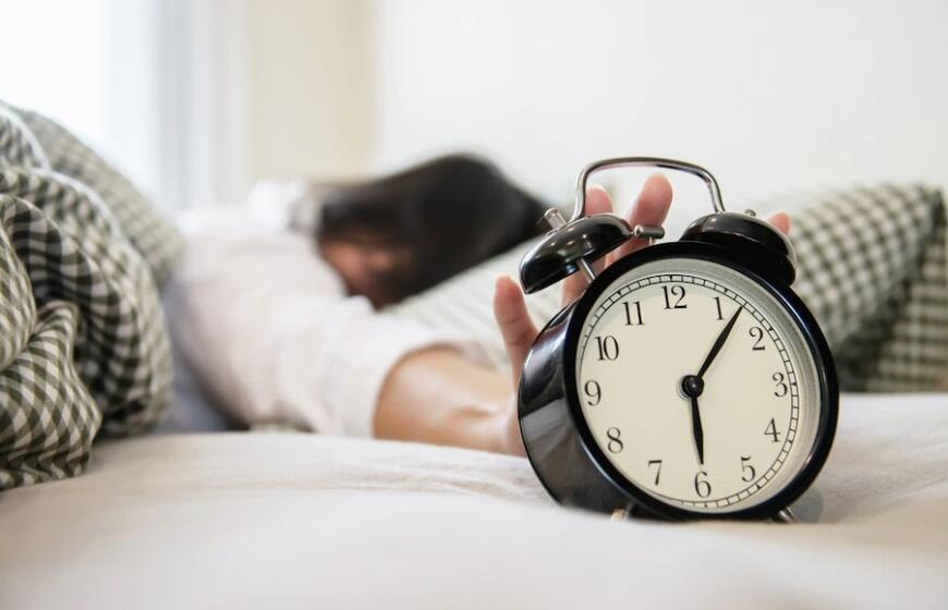 Kodėl prabundame likus minutei iki žadintuvo – įdomus paaiškinimas