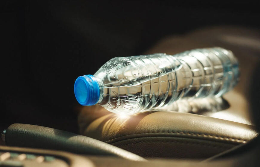 Karštą dieną vanduo iš plastikinių butelių gali kelti mirtiną pavojų