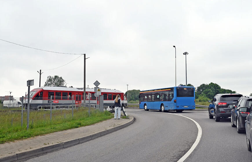 Rimkų pervaža, traukinys, automobiliai