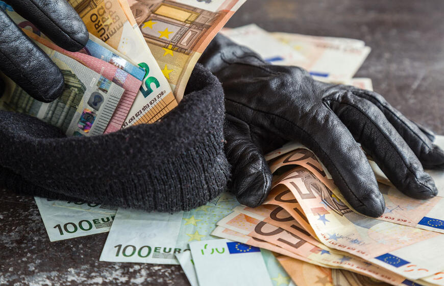 Sukčiai iš gyventojos išviliojo 200 tūkst. eurų