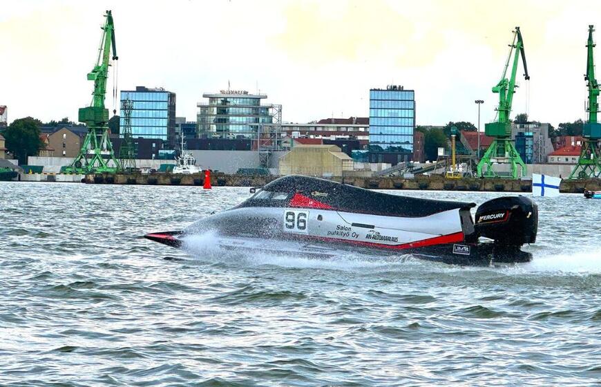 Į uostą sugrįžta vandens formulės