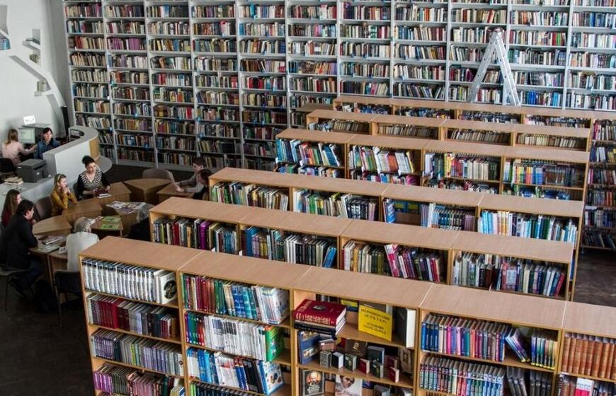 Biblioteka atgavo knygą, paimtą prieš 150 metų