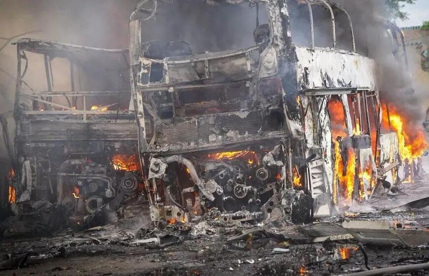 Degantis autobusas