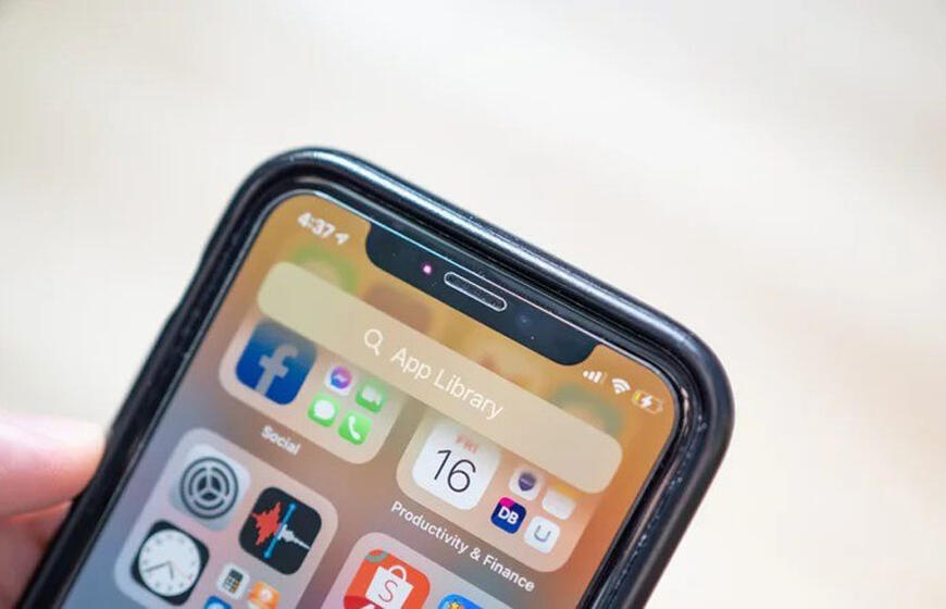 Kodėl „iPhone“ ekrane mirksi raudona švieselė