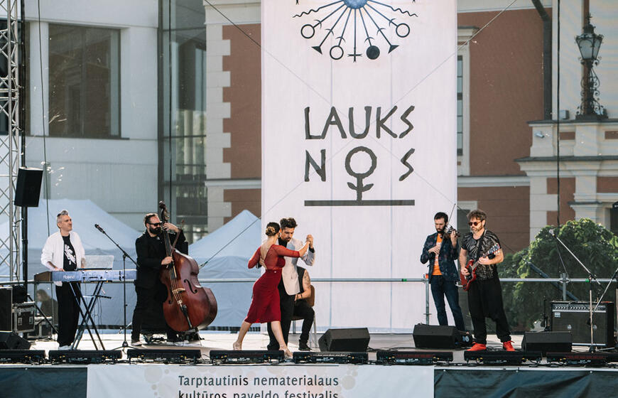 Lauksnos, festivalis, scena