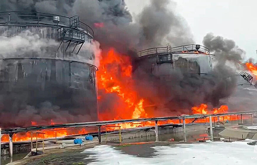 Ukrainos dronai smogė rusų naftos chemijos gamykloms Saratove ir Tatarstane