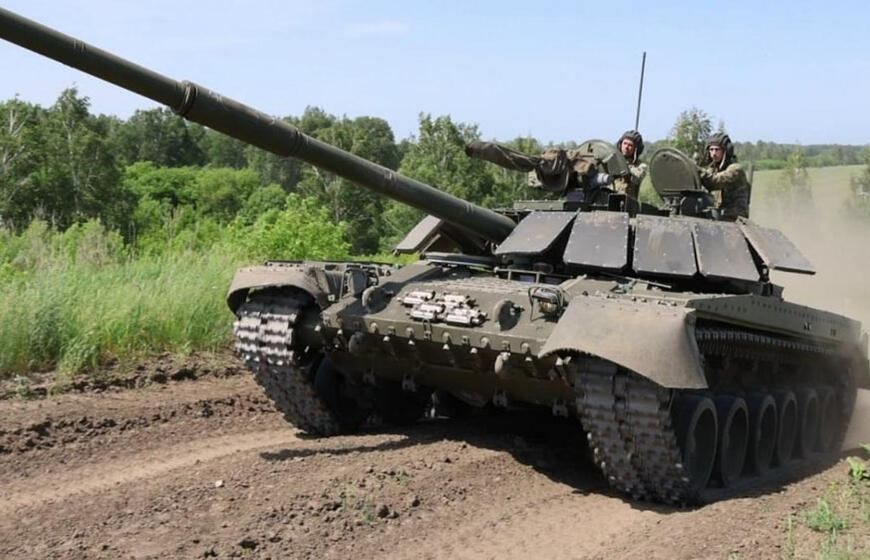 „T-80UE-1 2.0“ pasirodymas rodo, kad Rusija rado būdą eksploatuoti tankus su Charkive sukurtais varikliais, kurių pati negali remontuoti.