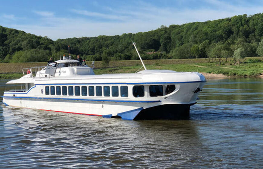 LAIVAS "Raketa"