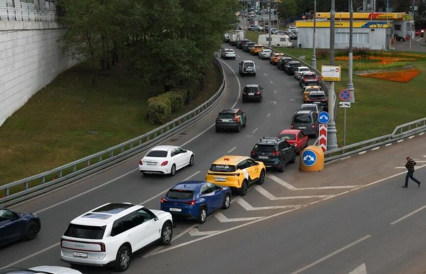 Eilės prie degalinių Rusijoje