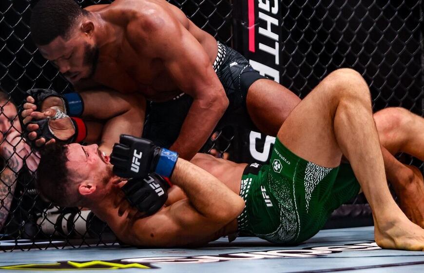Modestas Bukauskas palaužė Oumarą Sy per UFC kovą Paryžiuje.