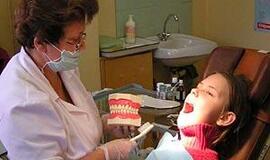 Vietoj stomatologijos kabinetų mokyklose - buhalterijos