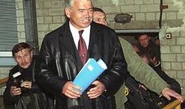 Prezidentūros skandale - milijonieriaus apklausa bei raginimai R. Paksui atsistatydinti