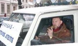 J. Burba prašė miestiečius nedegti žvakučių