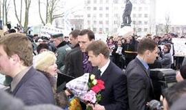 Prezidentas sutiktas be valdžios demaršo