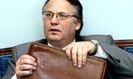 Prezidentas prispaudė saugumo bosui uodegą