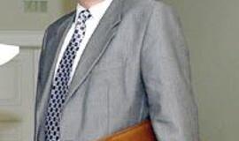 Parlamentarai kibs saugumo bosui į atlapus