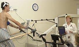 Tyrimo metu ištiriami plaučiai ir širdis, sykiu įvertinamas paciento fizinis pajėgumas